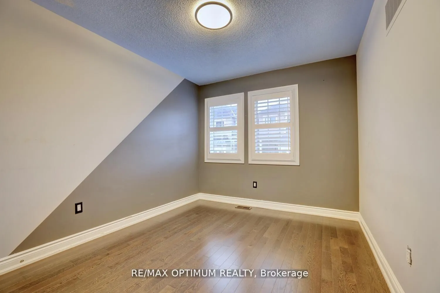 Photo 30 of 42 Oakmore Lane, Brampton, Bram West — HOMEH