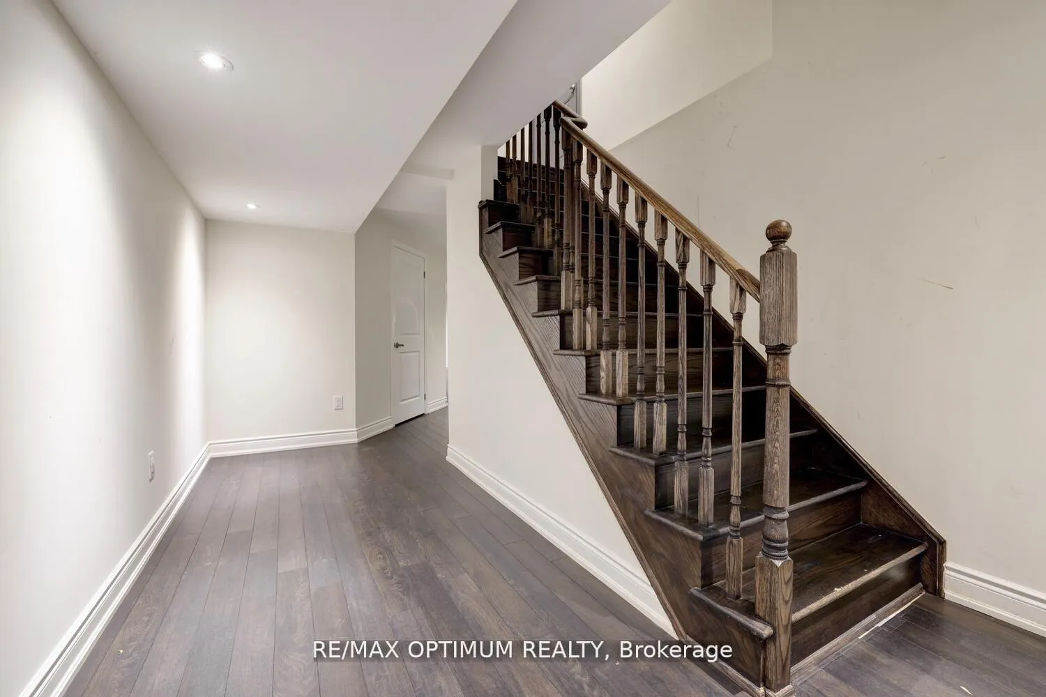 Photo 35 of 42 Oakmore Lane, Brampton, Bram West — HOMEH