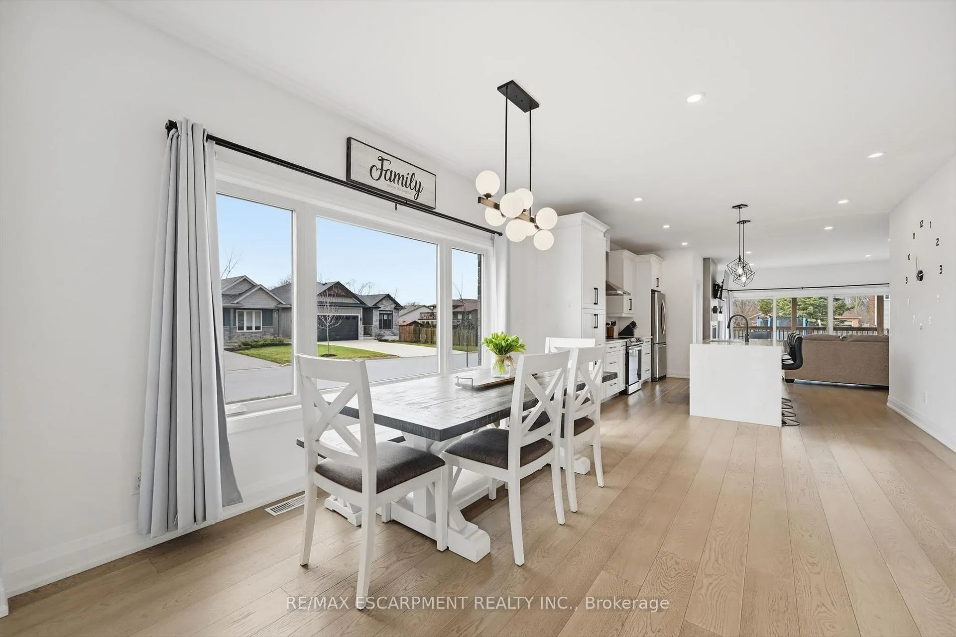 Photo 4 of 4 Harvard Court, Welland, Dain City — HOMEH