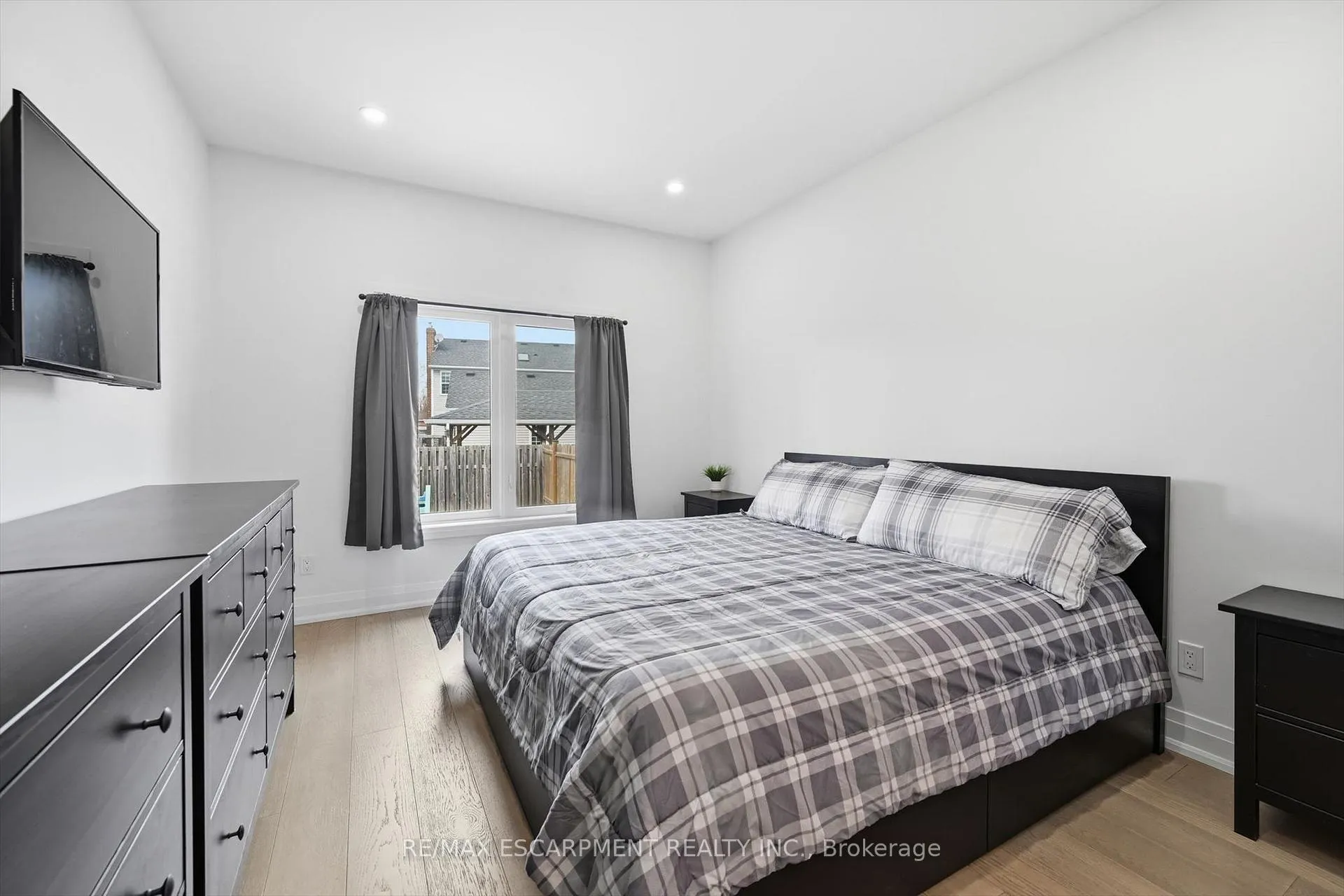 Photo 17 of 4 Harvard Court, Welland, Dain City — HOMEH