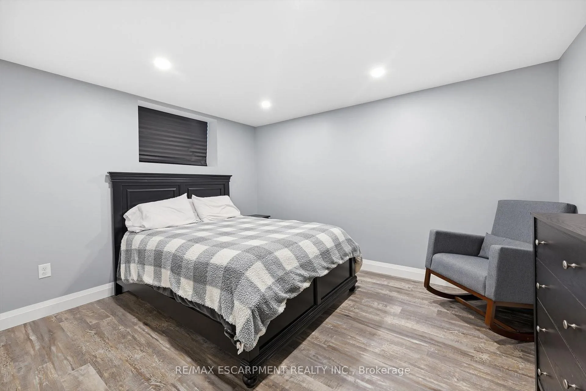 Photo 34 of 4 Harvard Court, Welland, Dain City — HOMEH