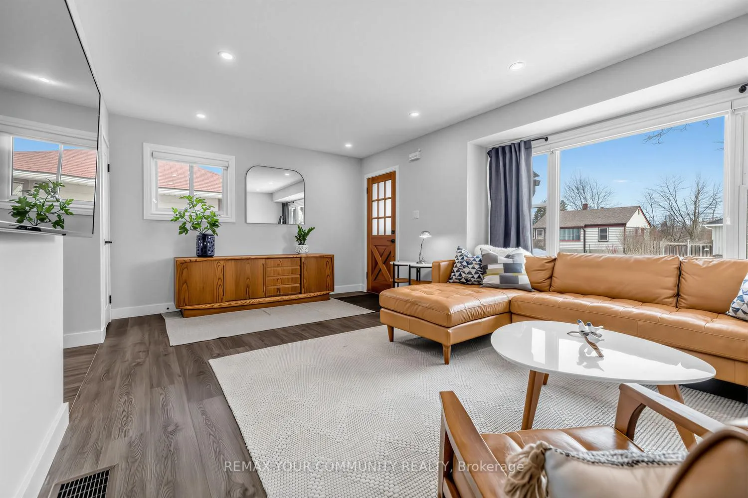 Photo 6 of 6 Newton Street, Barrie, Wellington — HOMEH