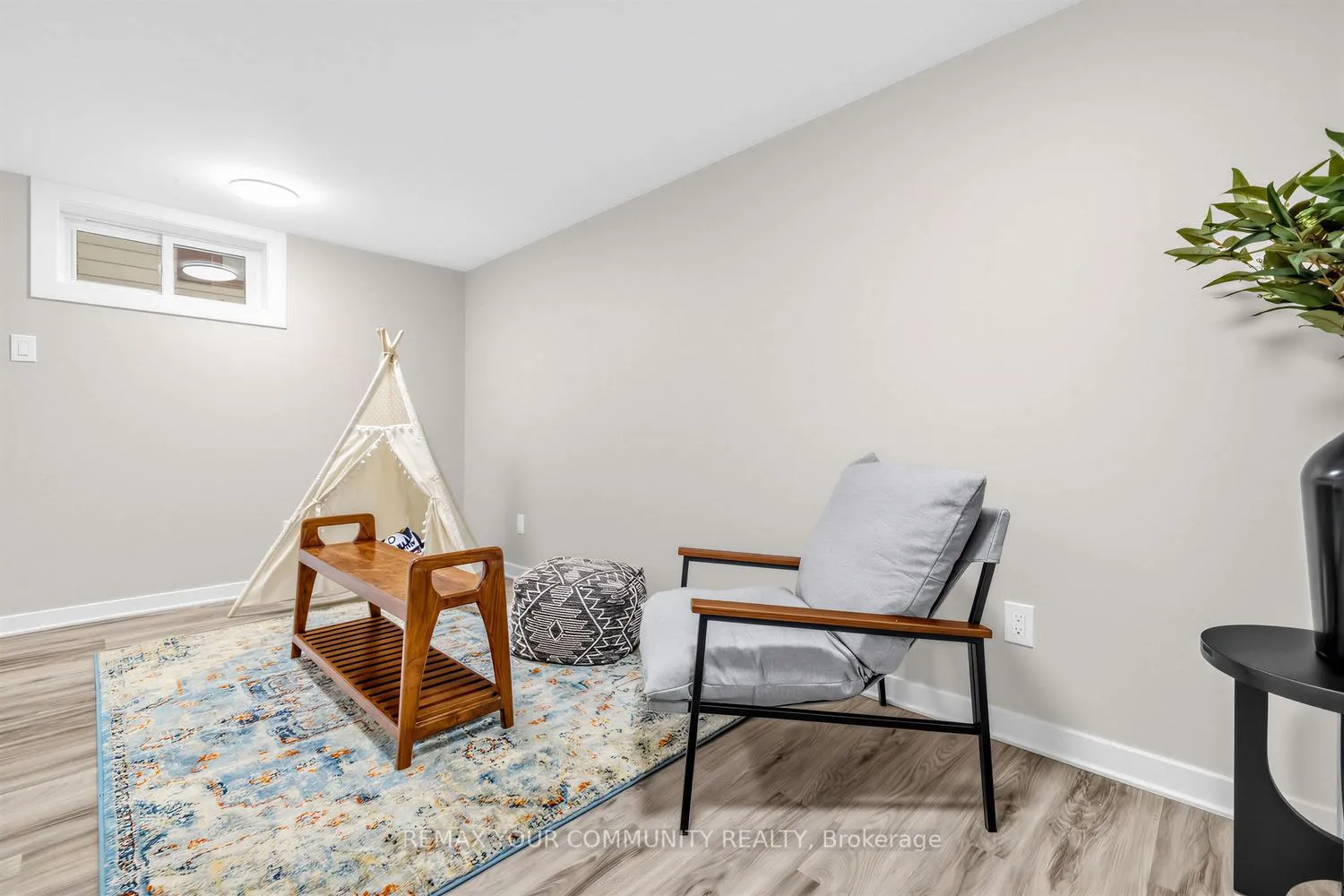 Photo 11 of 6 Newton Street, Barrie, Wellington — HOMEH