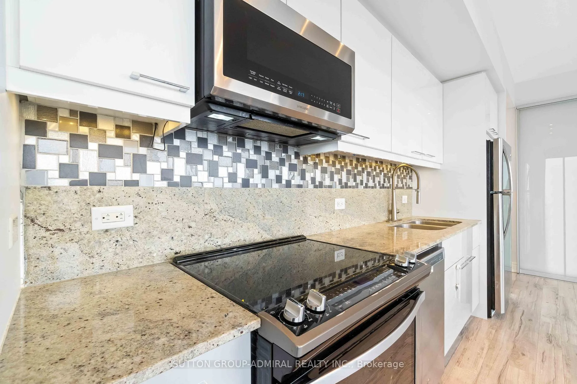Photo 4 of Unit 3303, 70 Distillery Lane, Toronto, Waterfront Communities — HOMEH
