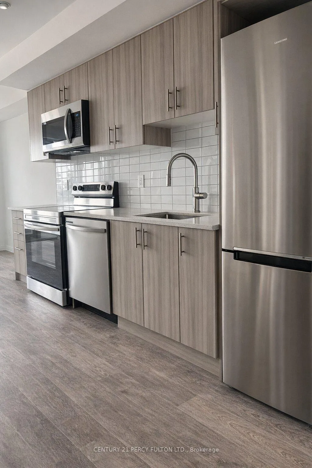 Photo 2 of Unit 803, 1010 Sandy Beach Road, Pickering, Bay Ridges — HOMEH