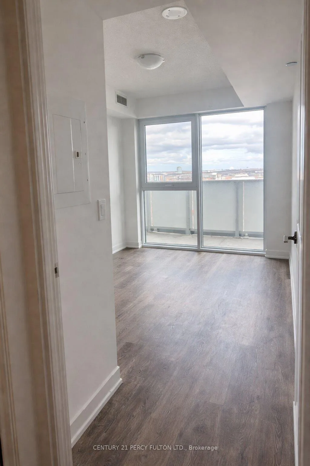 Photo 6 of Unit 803, 1010 Sandy Beach Road, Pickering, Bay Ridges — HOMEH