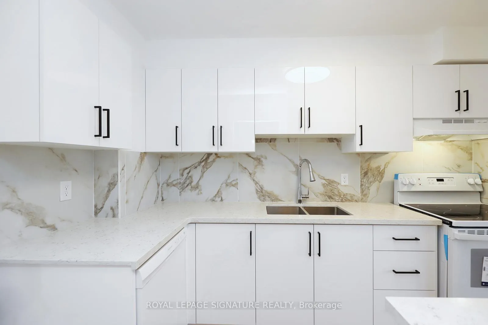 Photo 16 of Unit 2202, 3 Massey Square, Toronto, Crescent Town — HOMEH