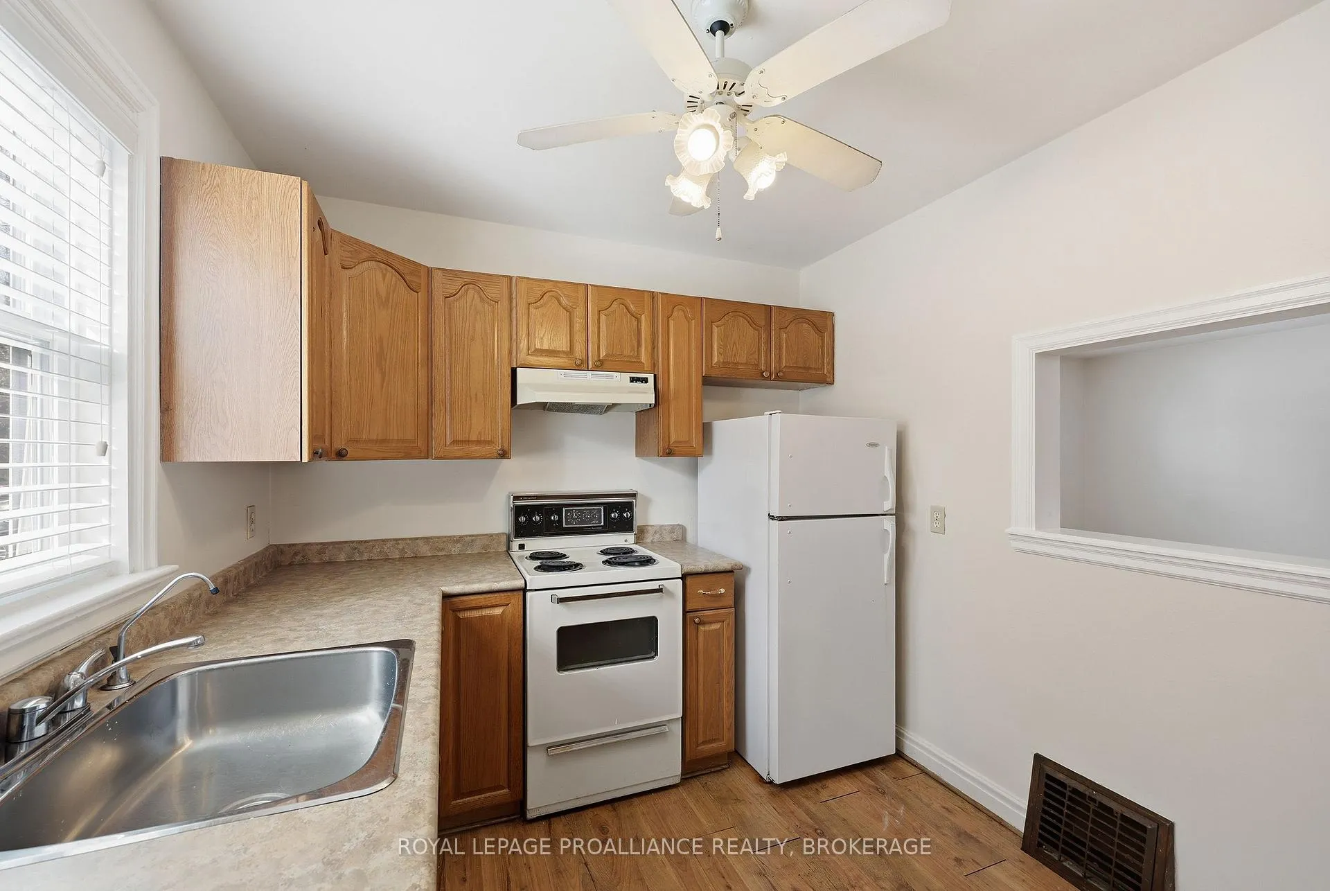 Photo 10 of 419 College Street, Kingston, Central City East — HOMEH