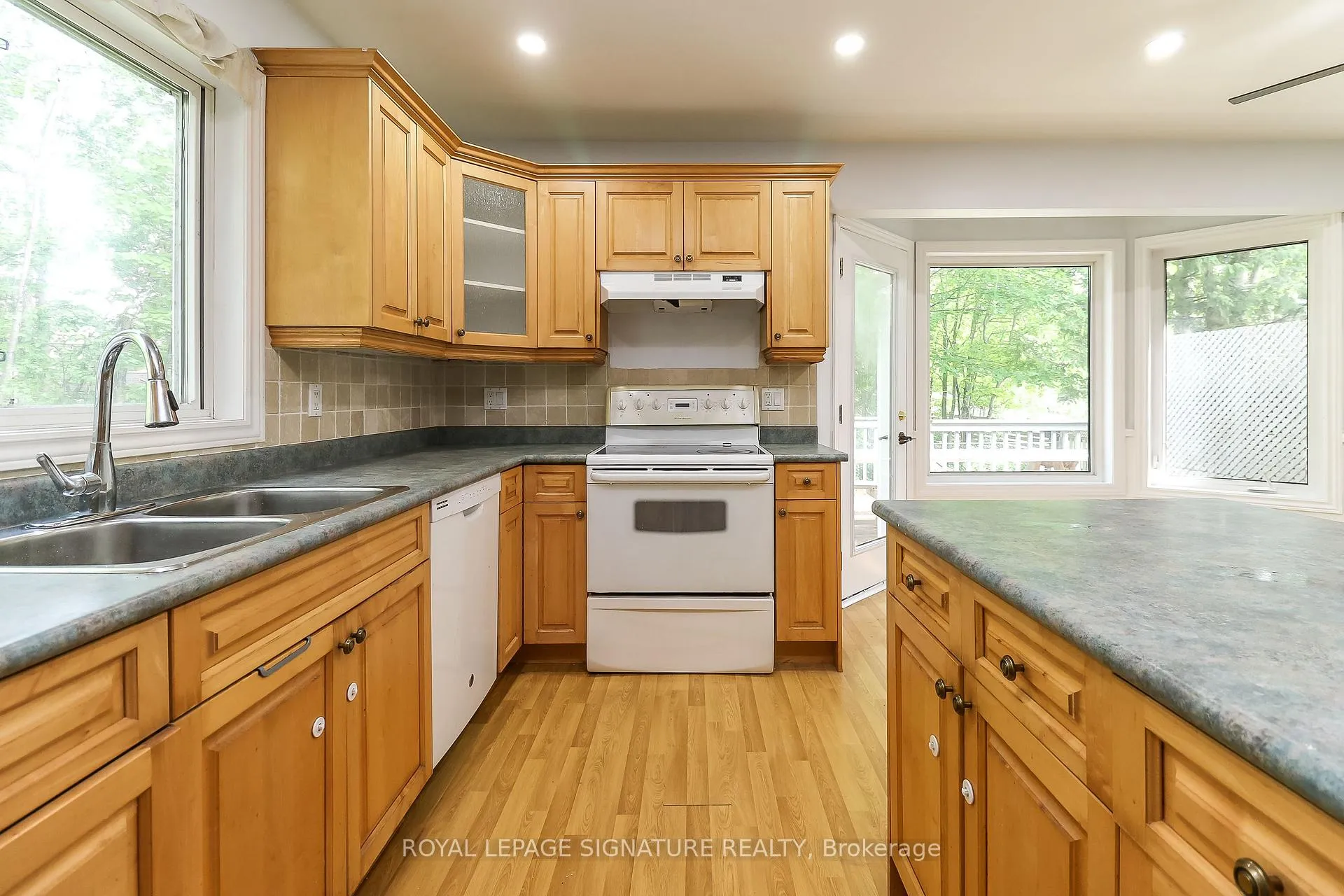 Photo 7 of Unit Main, 1463 River Road, Wasaga Beach — HOMEH