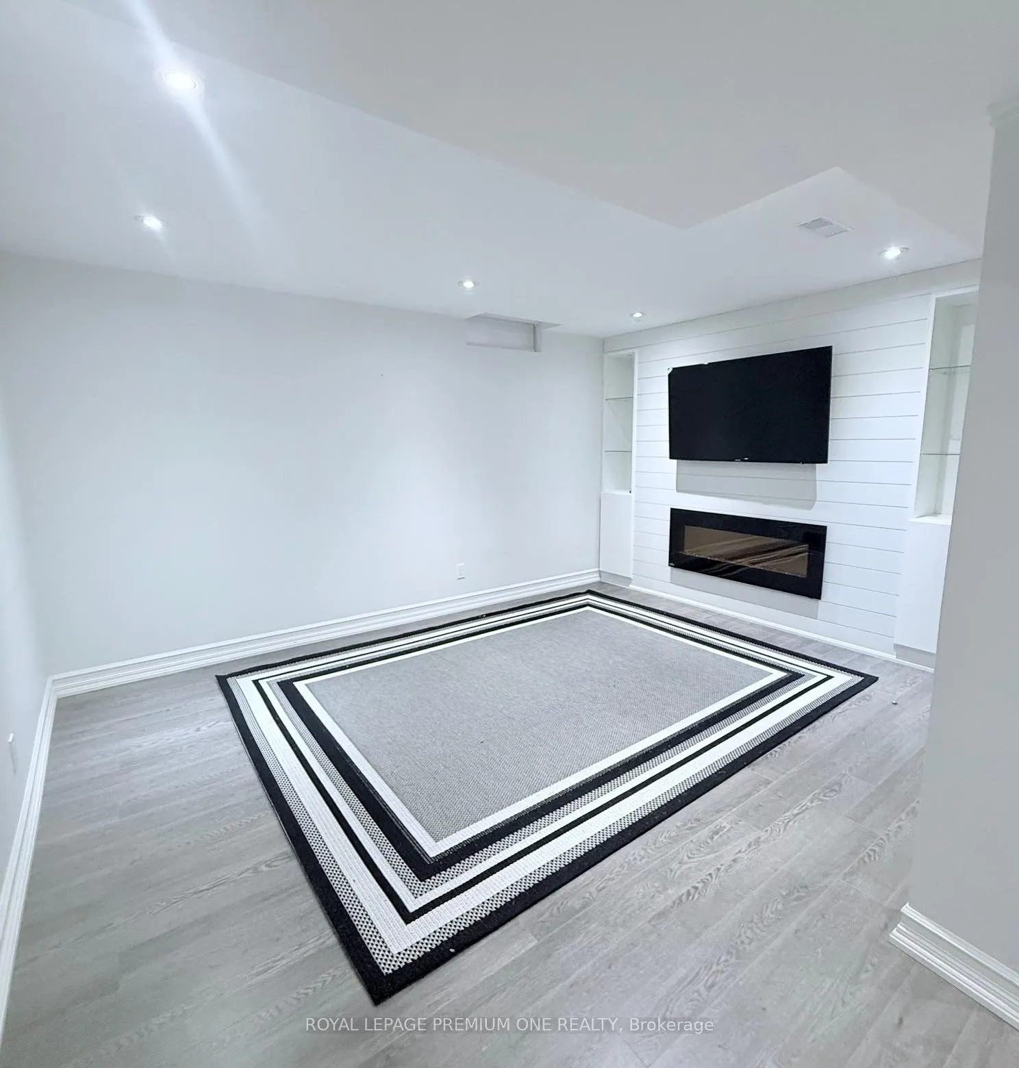 Photo 1 of Unit Basement, 70 Robertson Close, Vaughan, Maple — HOMEH
