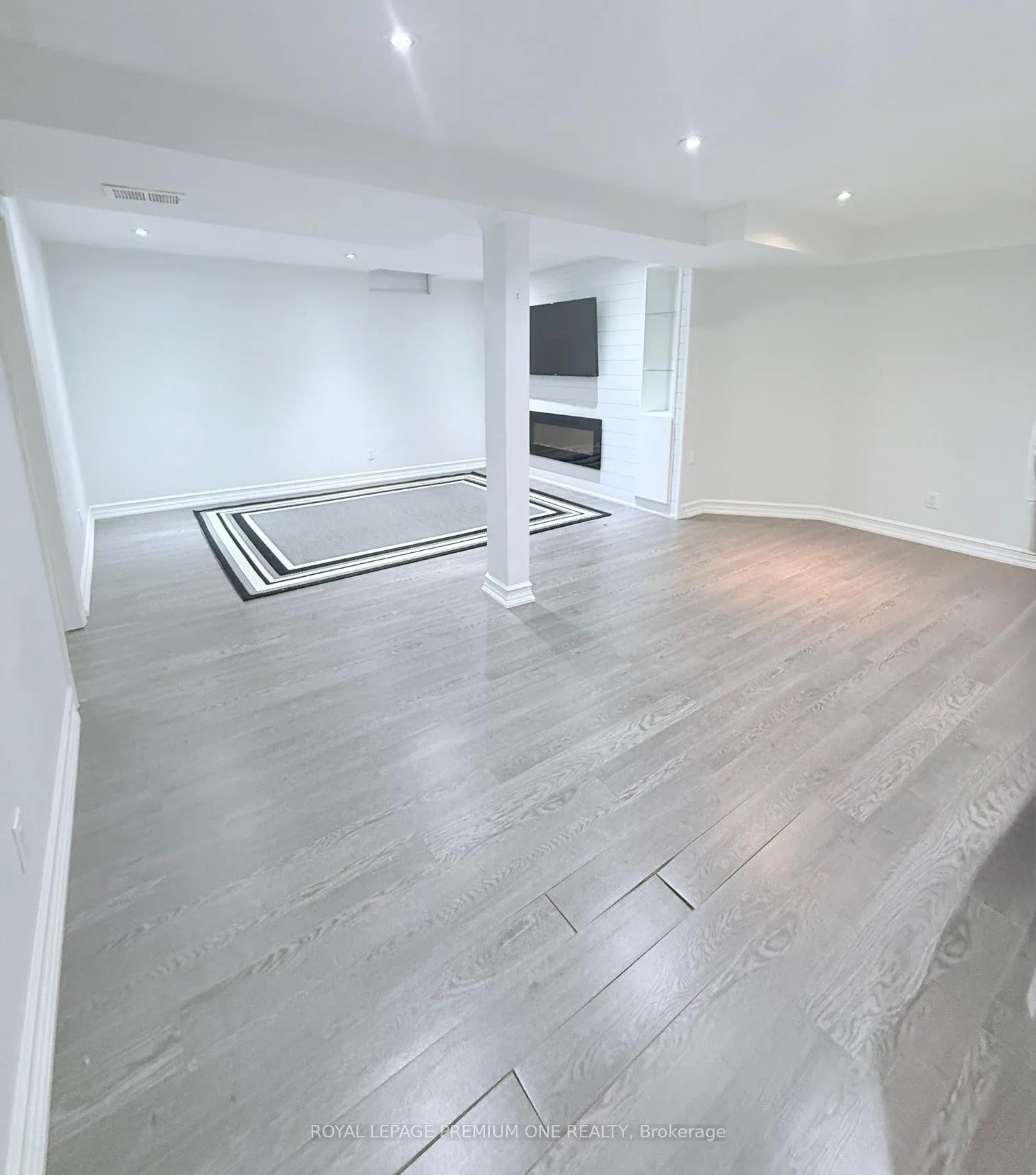 Photo 3 of Unit Basement, 70 Robertson Close, Vaughan, Maple — HOMEH