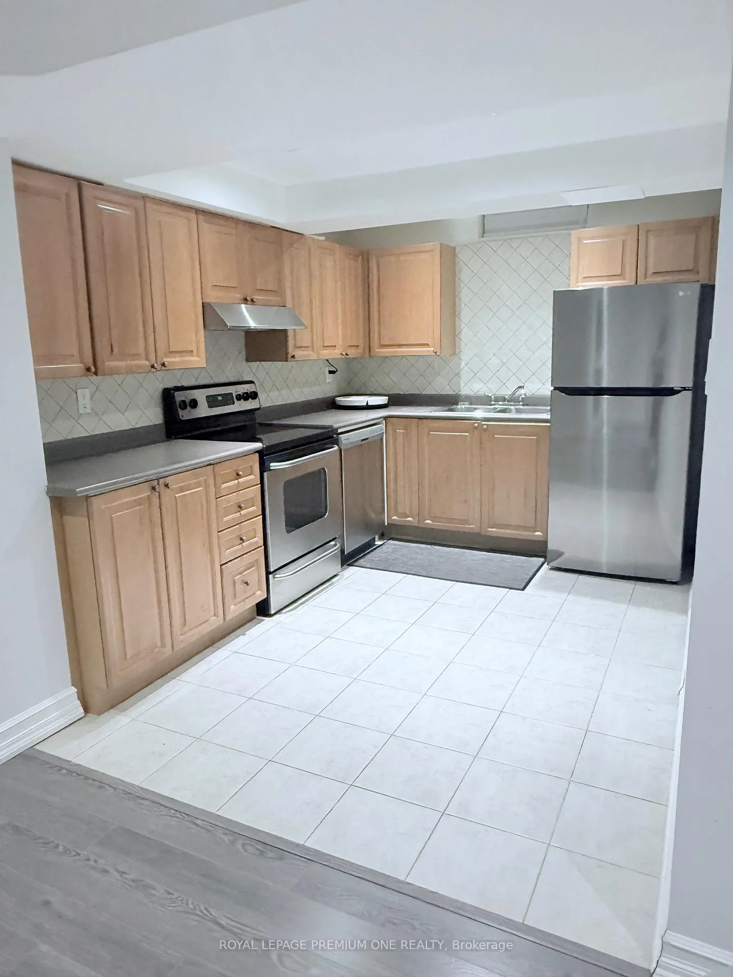 Photo 6 of Unit Basement, 70 Robertson Close, Vaughan, Maple — HOMEH