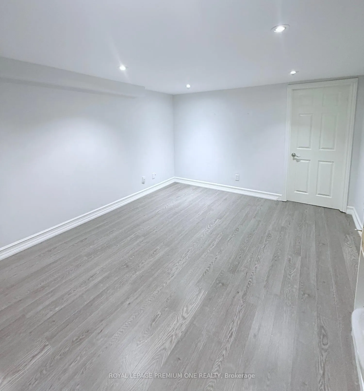 Photo 7 of Unit Basement, 70 Robertson Close, Vaughan, Maple — HOMEH