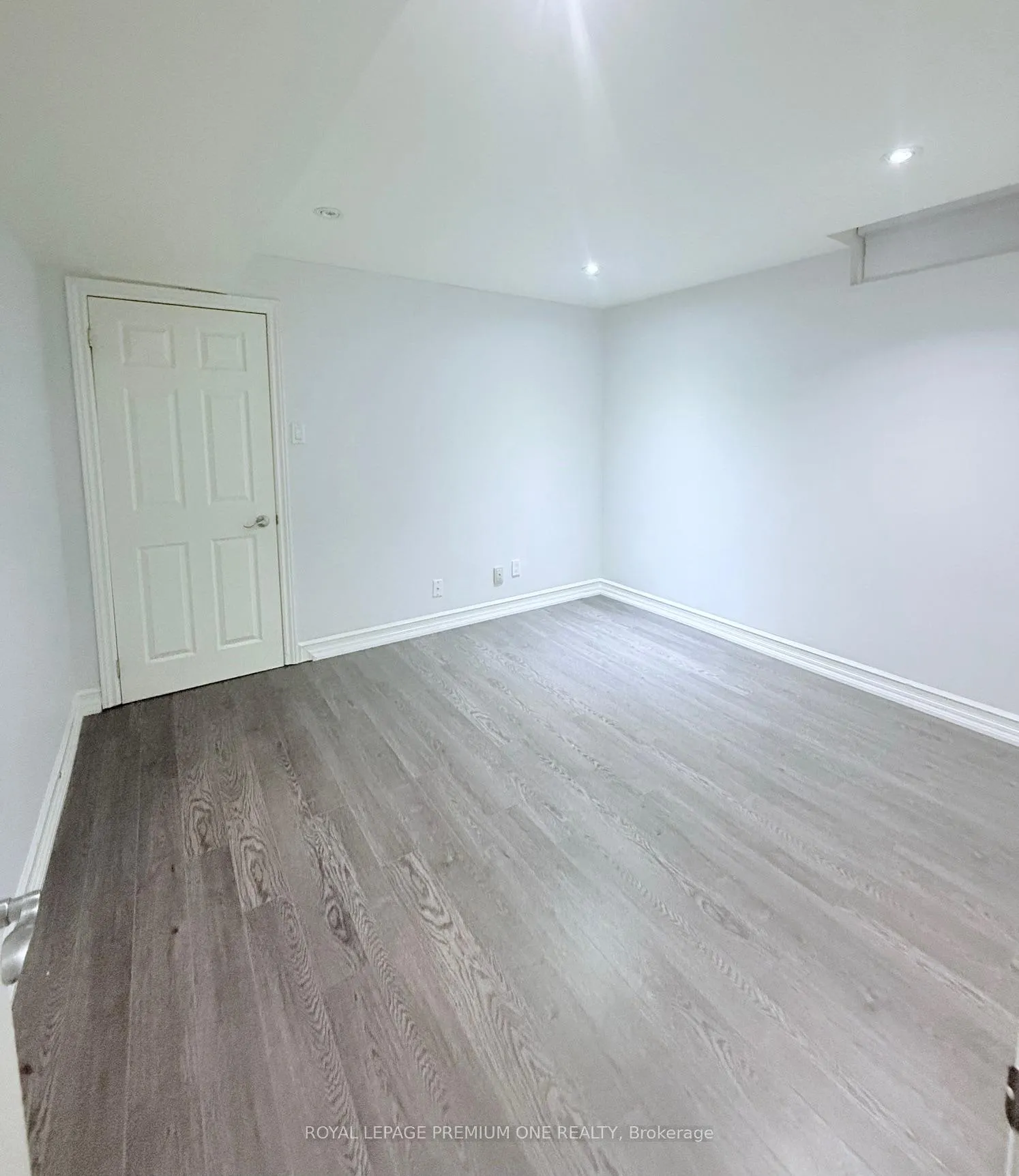 Photo 8 of Unit Basement, 70 Robertson Close, Vaughan, Maple — HOMEH