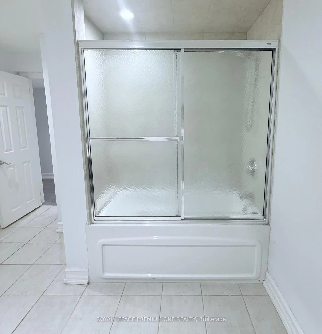 Photo 9 of Unit Basement, 70 Robertson Close, Vaughan, Maple — HOMEH