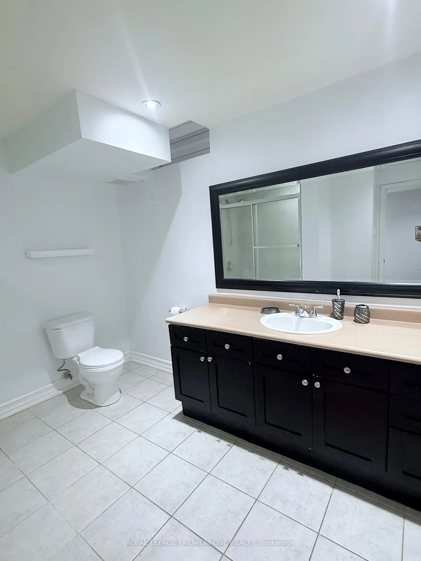 Photo 11 of Unit Basement, 70 Robertson Close, Vaughan, Maple — HOMEH
