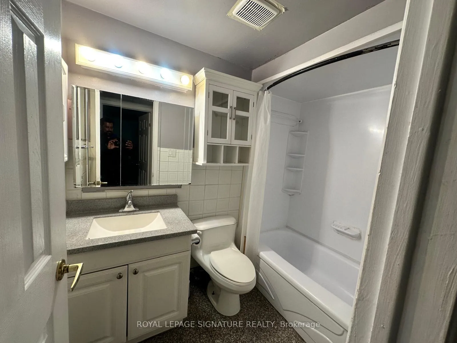 Photo 7 of 63 Wallis Crescent, Etobicoke, Mount Olive-Silverstone-Jamestown — HOMEH