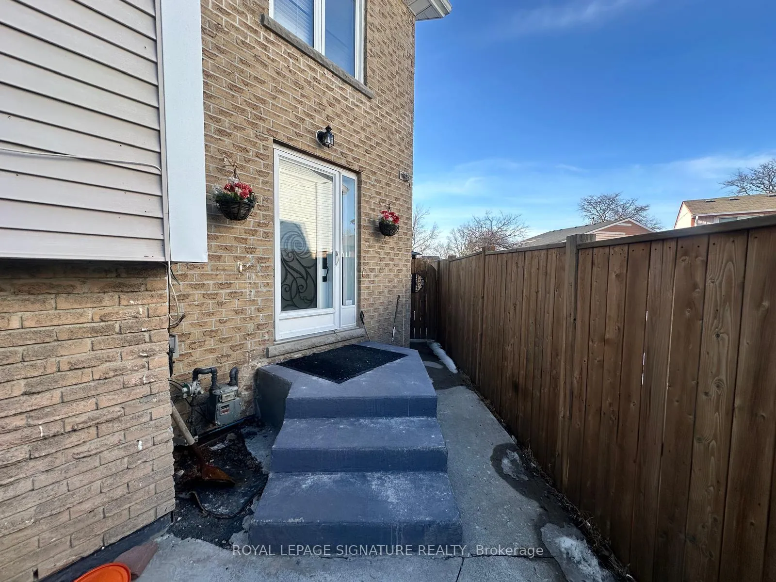 Photo 8 of 63 Wallis Crescent, Etobicoke, Mount Olive-Silverstone-Jamestown — HOMEH