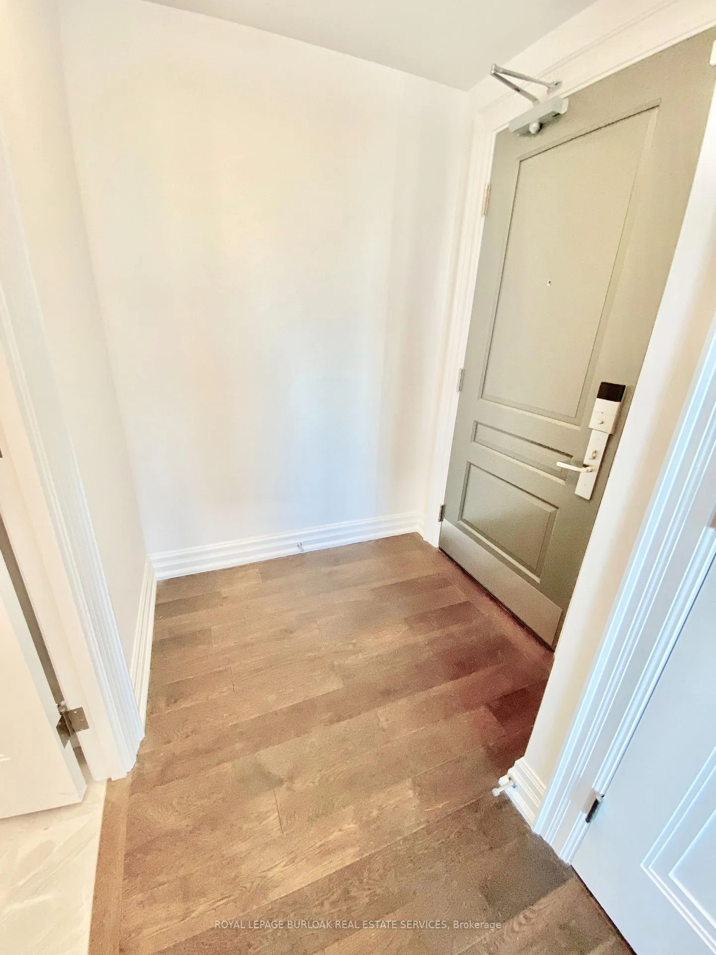 Photo 9 of Unit 305, 2060 Lakeshore Road, Burlington, Brant — HOMEH
