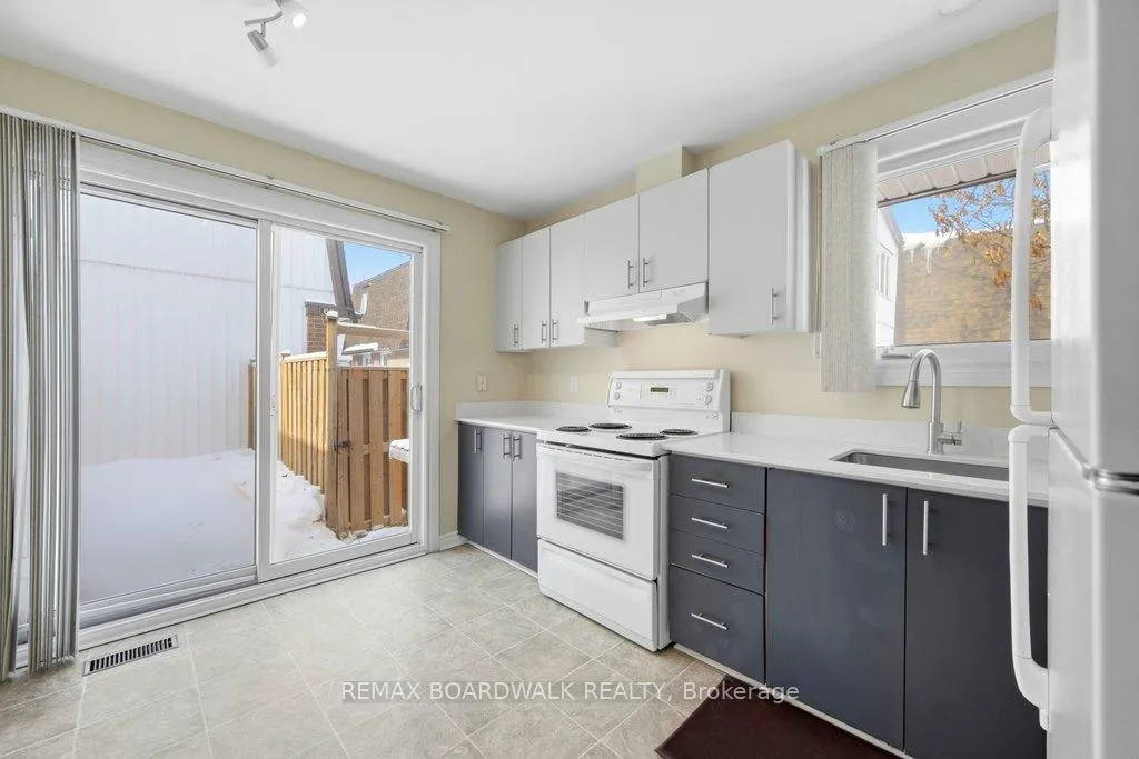 Photo 4 of Unit 65, 837 Eastvale Drive, Ottawa, Beaconwood — HOMEH