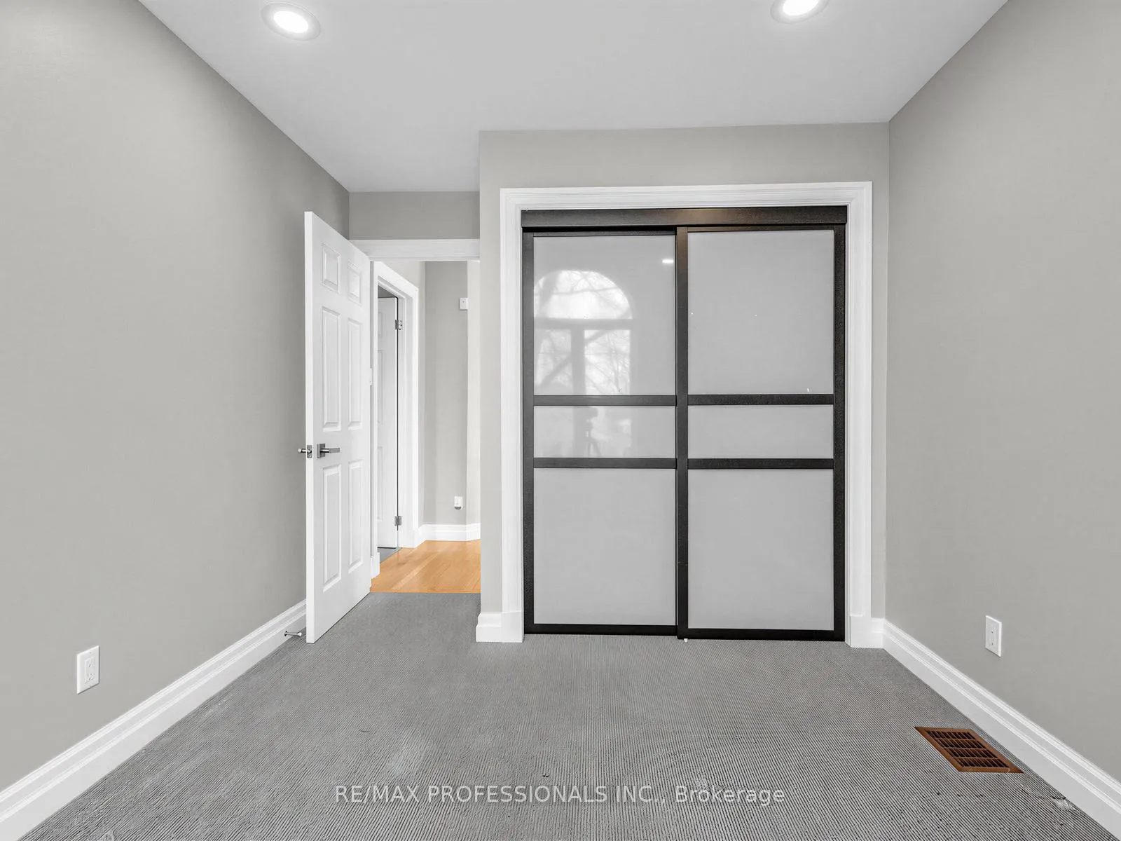 Photo 18 of 23 Mckayfield Road, Toronto, Danforth Village-East York — HOMEH