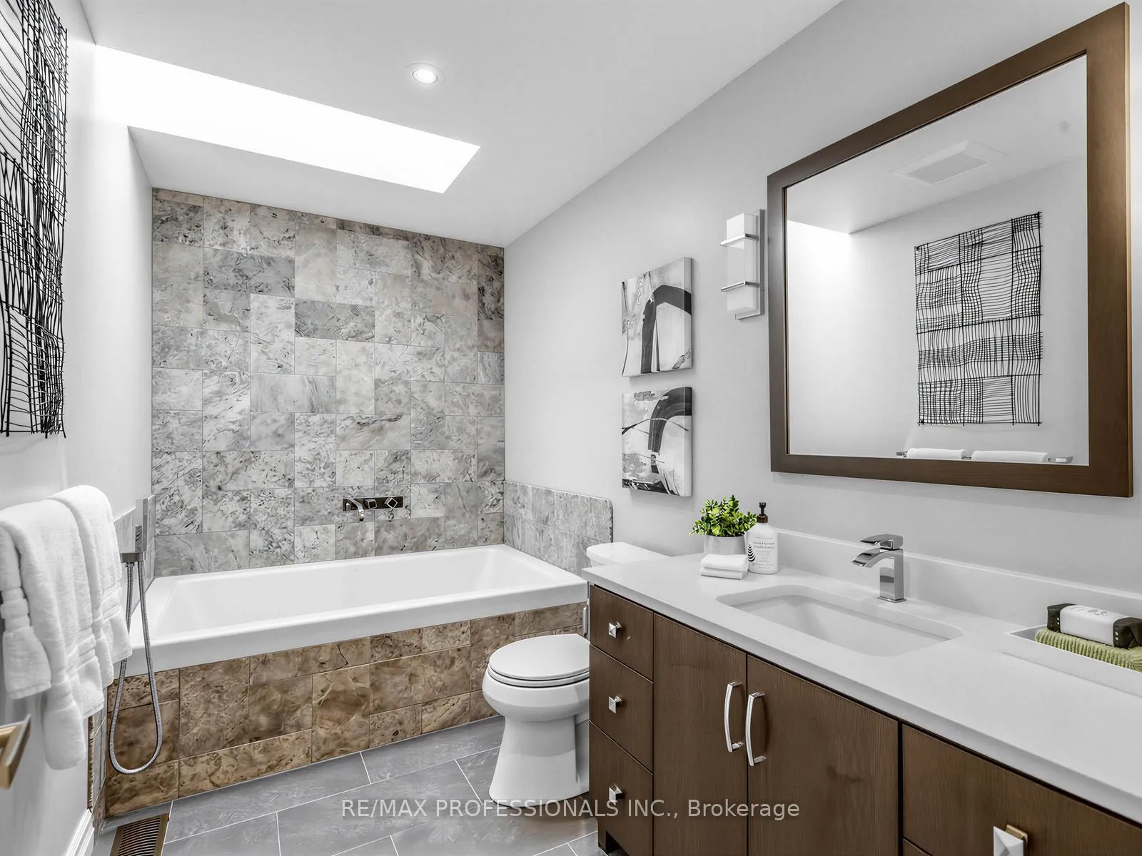Photo 24 of 23 Mckayfield Road, Toronto, Danforth Village-East York — HOMEH