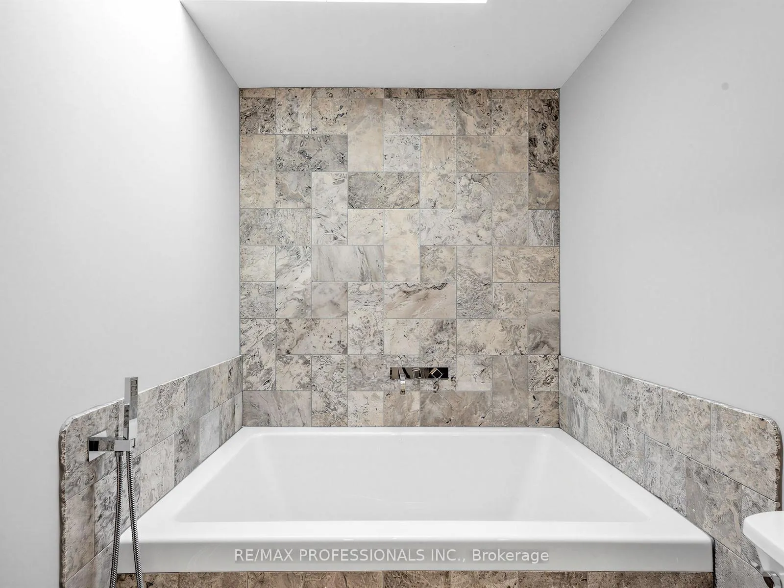 Photo 25 of 23 Mckayfield Road, Toronto, Danforth Village-East York — HOMEH