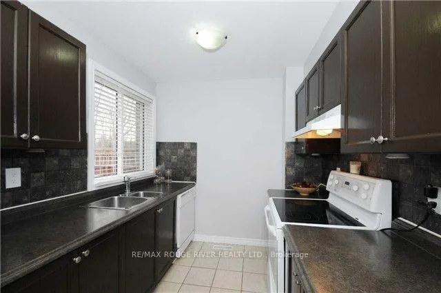 Photo 4 of Unit 29, 101 Dovedale Drive, Whitby, Downtown Whitby — HOMEH