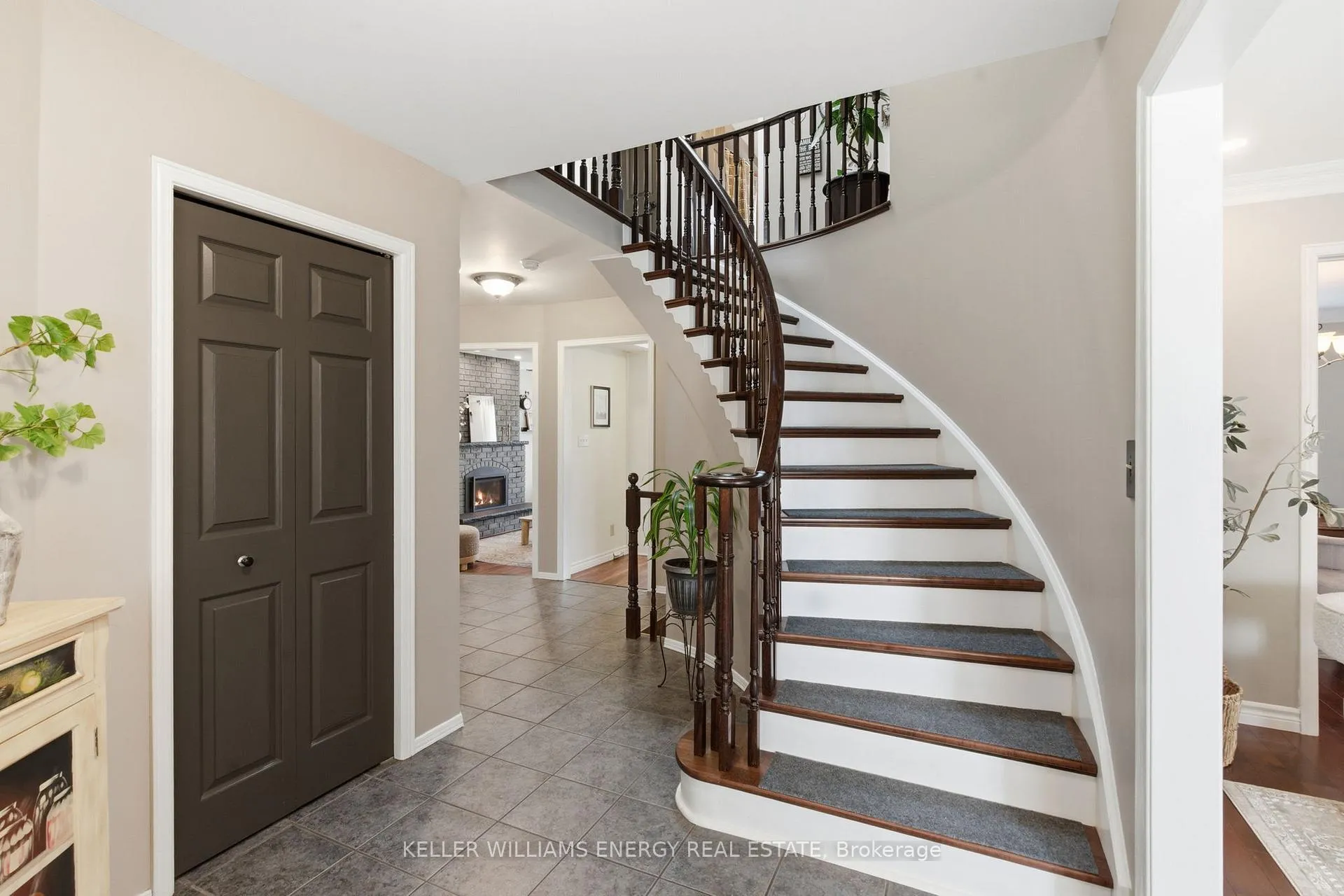 Photo 5 of 555 Peggoty Circle, Oshawa, Eastdale — HOMEH