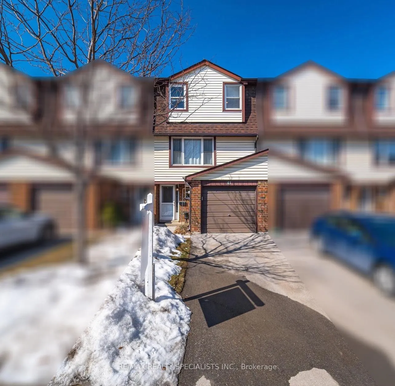 Front of Unit 41, 371 Bronte Street S