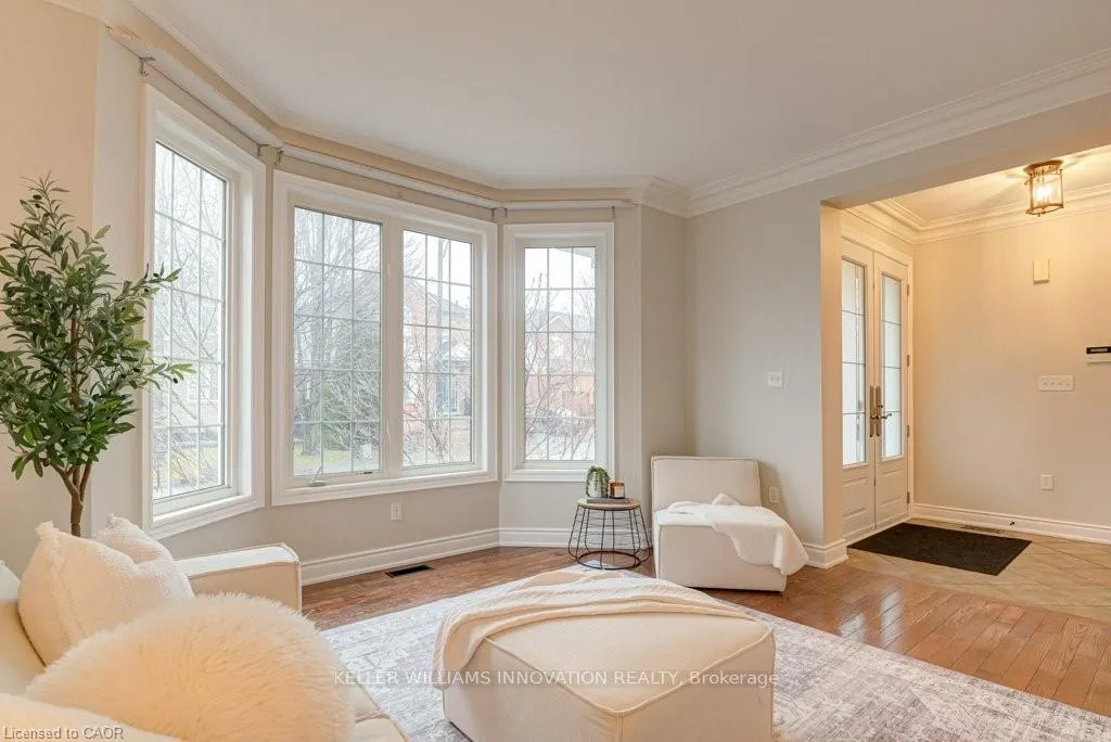 Photo 5 of 111 Glazebrook Crescent, Cambridge — HOMEH