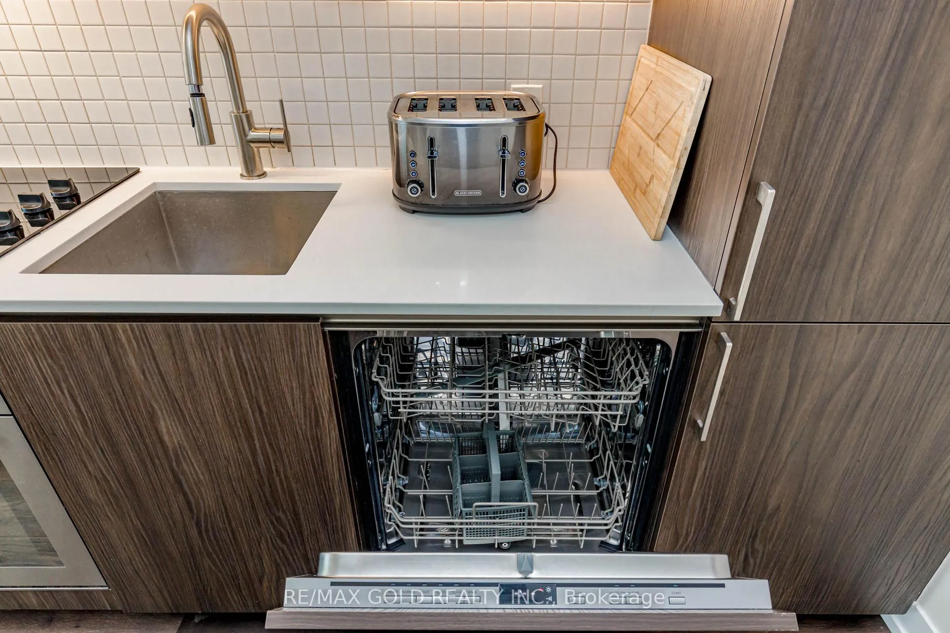 Photo 13 of Unit 502, 5 Buttermill Avenue, Vaughan, Vaughan Corporate Centre — HOMEH