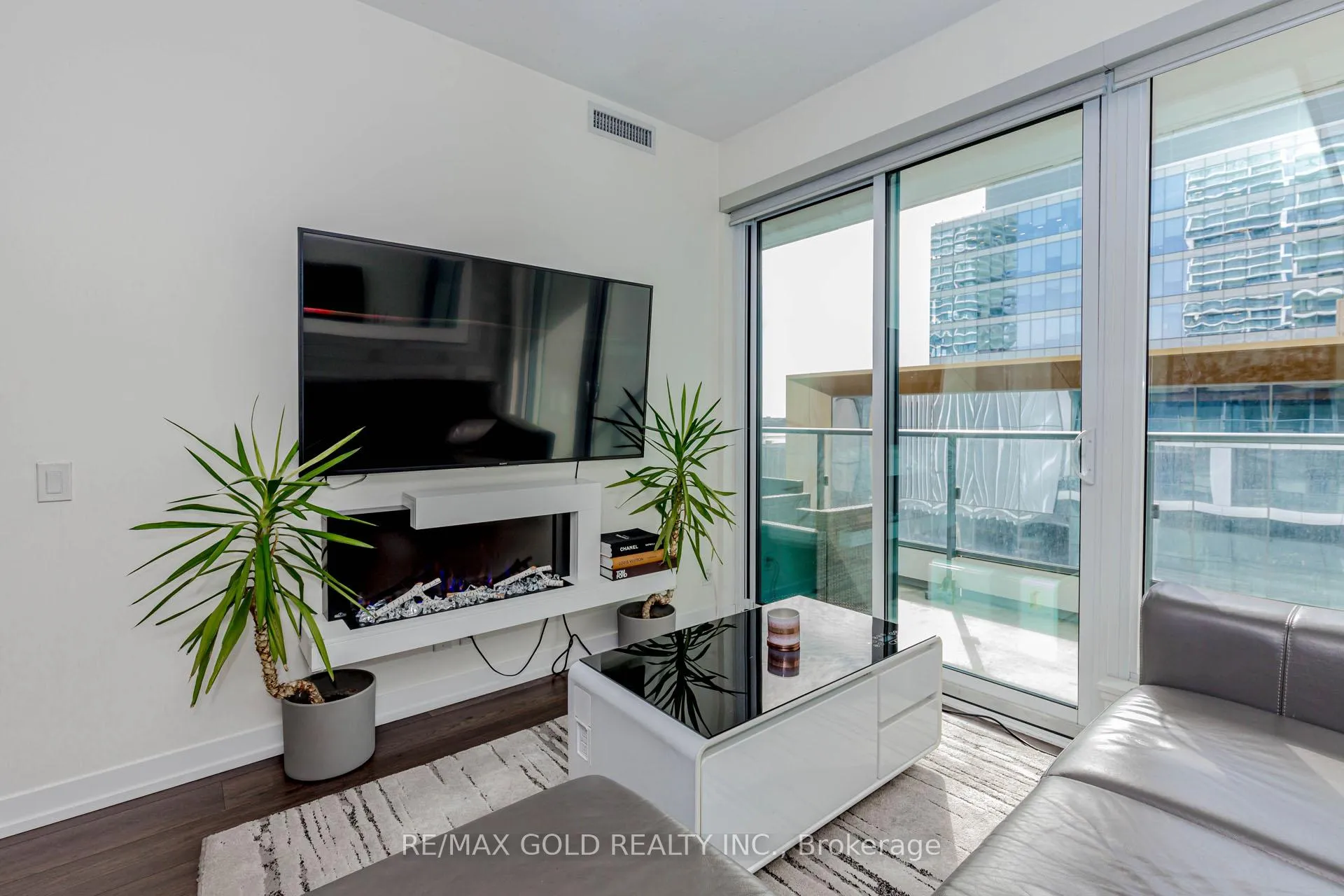 Photo 18 of Unit 502, 5 Buttermill Avenue, Vaughan, Vaughan Corporate Centre — HOMEH