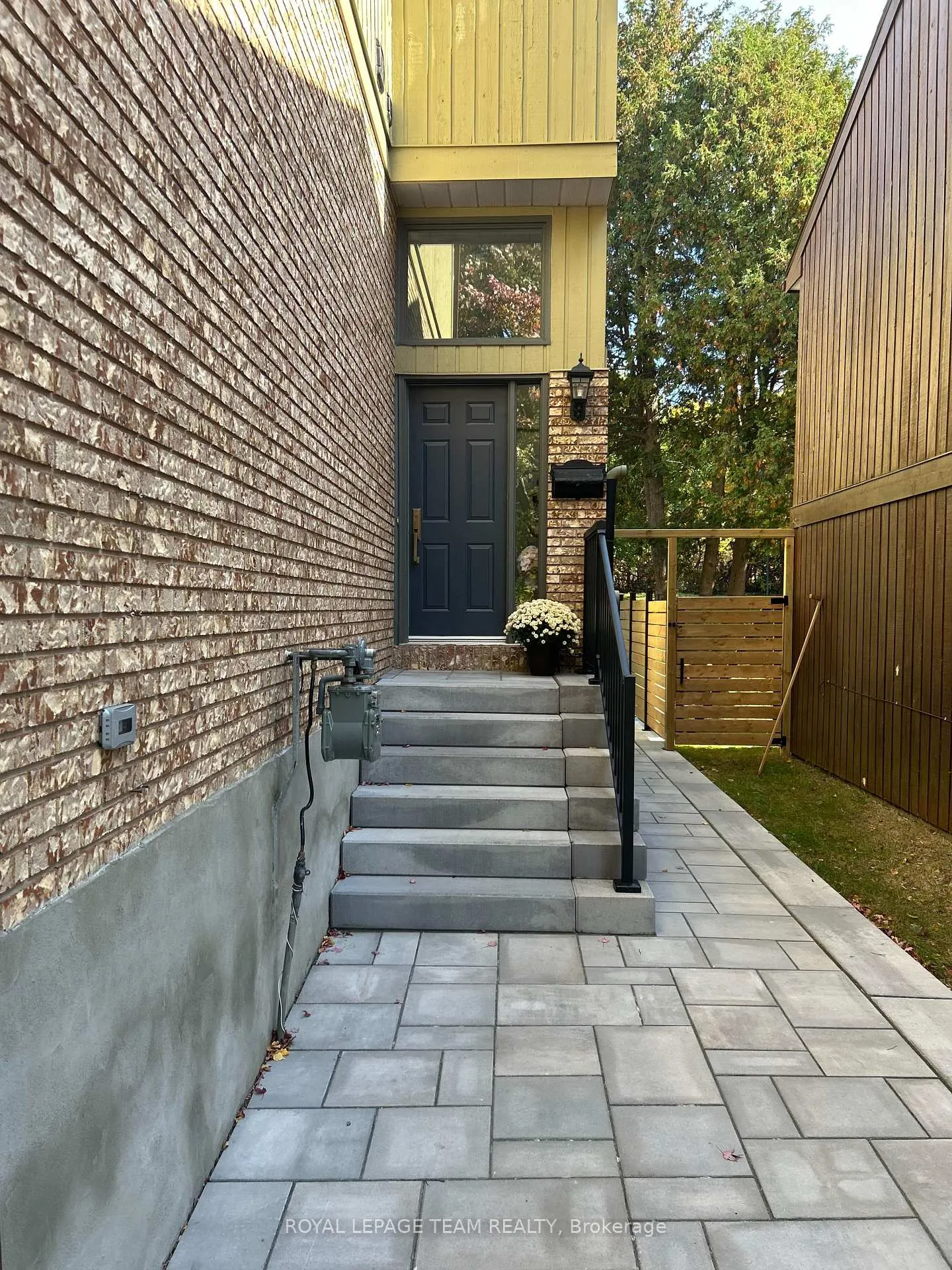 Photo 5 of 2795 Flannery Drive, Ottawa, Mooneys Bay/Riverside Park — HOMEH