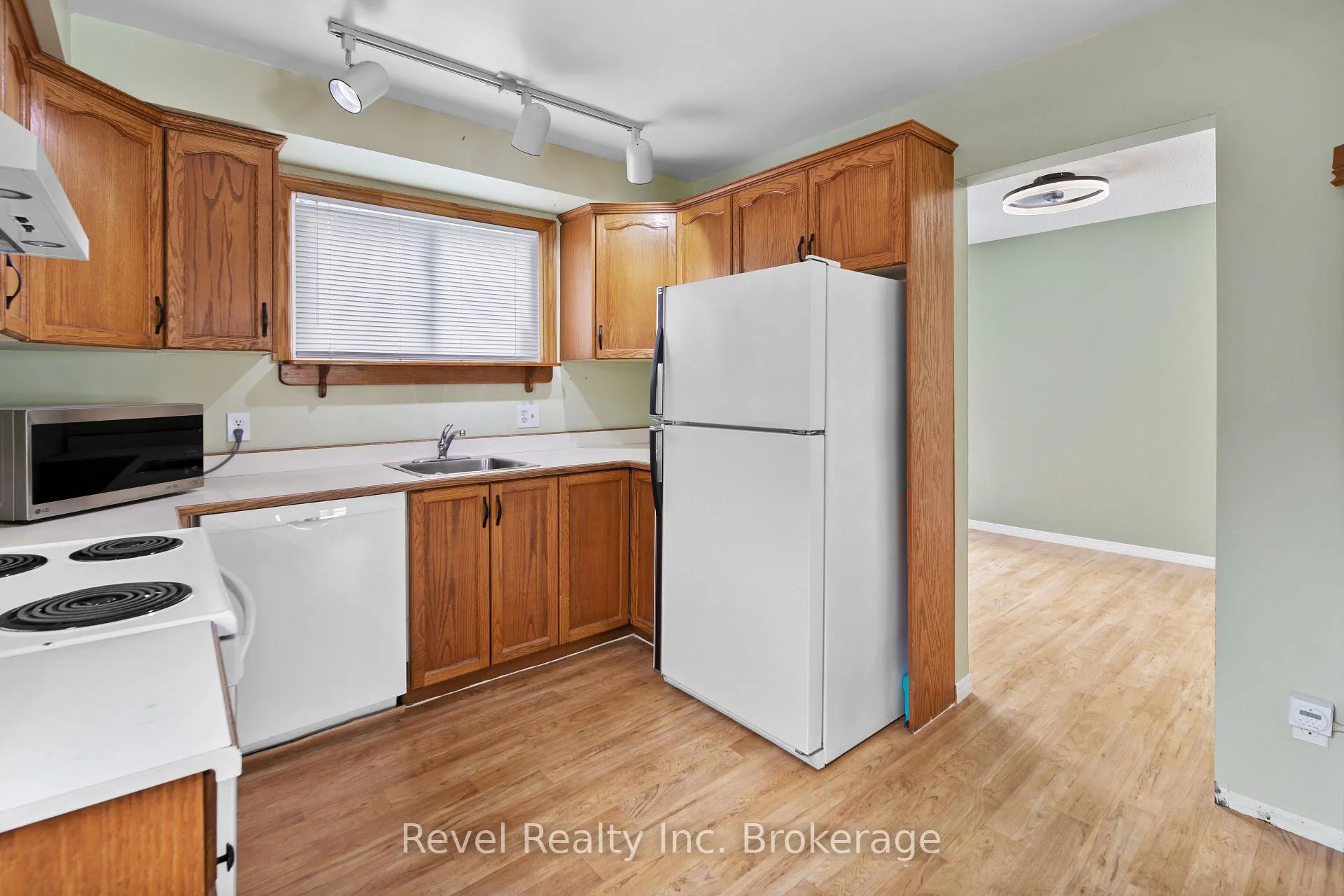 Photo 13 of 237 Park Avenue, North Bay, Widdifield — HOMEH