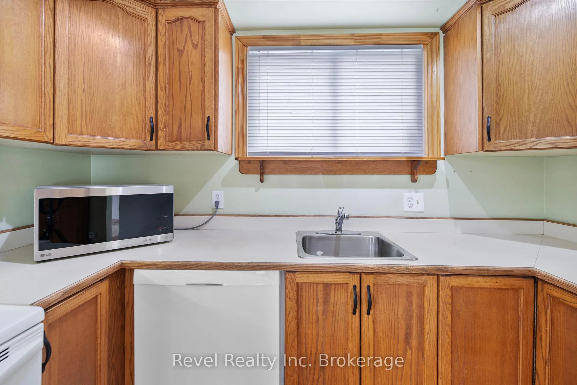 Photo 16 of 237 Park Avenue, North Bay, Widdifield — HOMEH