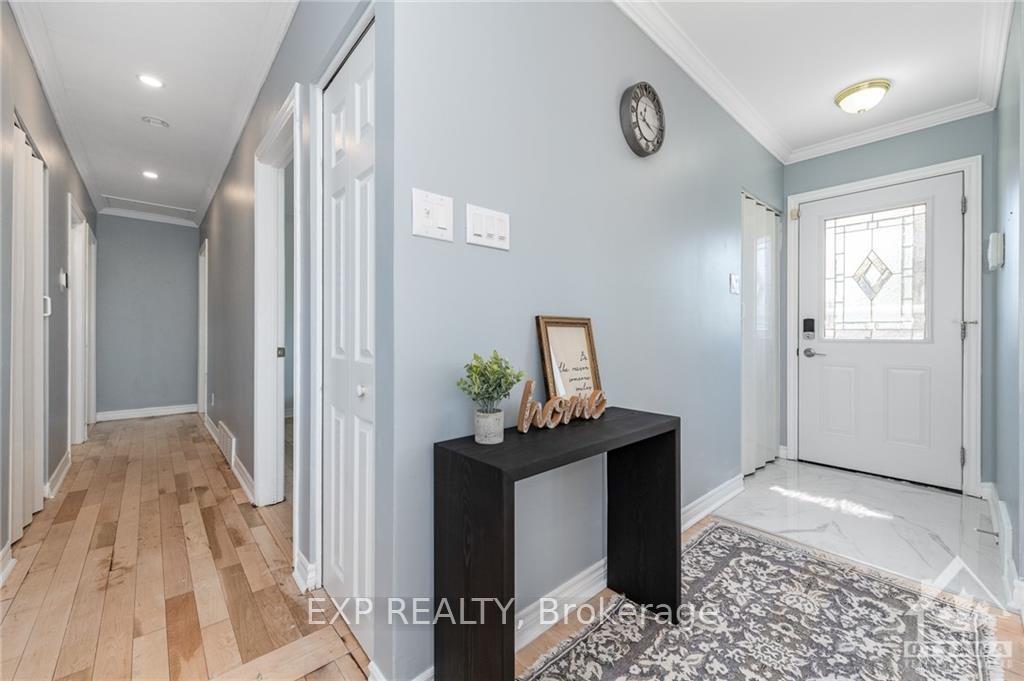 Photo 3 of 25 Oakview Avenue, Ottawa, Meadowlands/Crestview — HOMEH