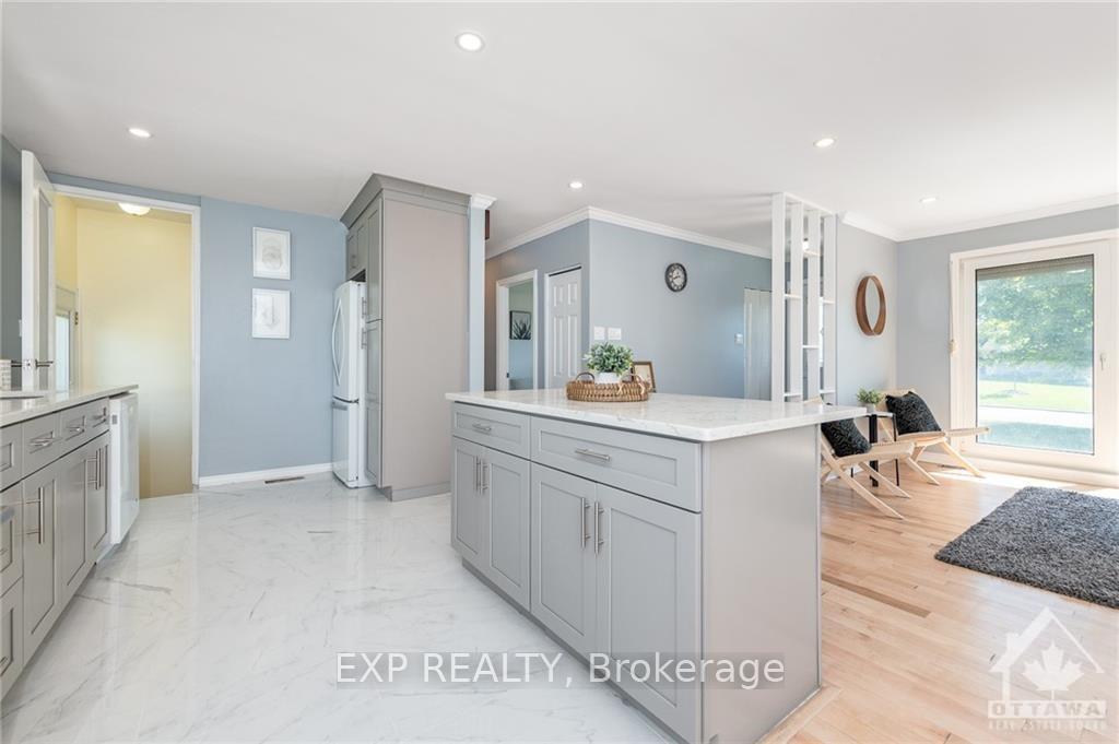 Photo 10 of 25 Oakview Avenue, Ottawa, Meadowlands/Crestview — HOMEH
