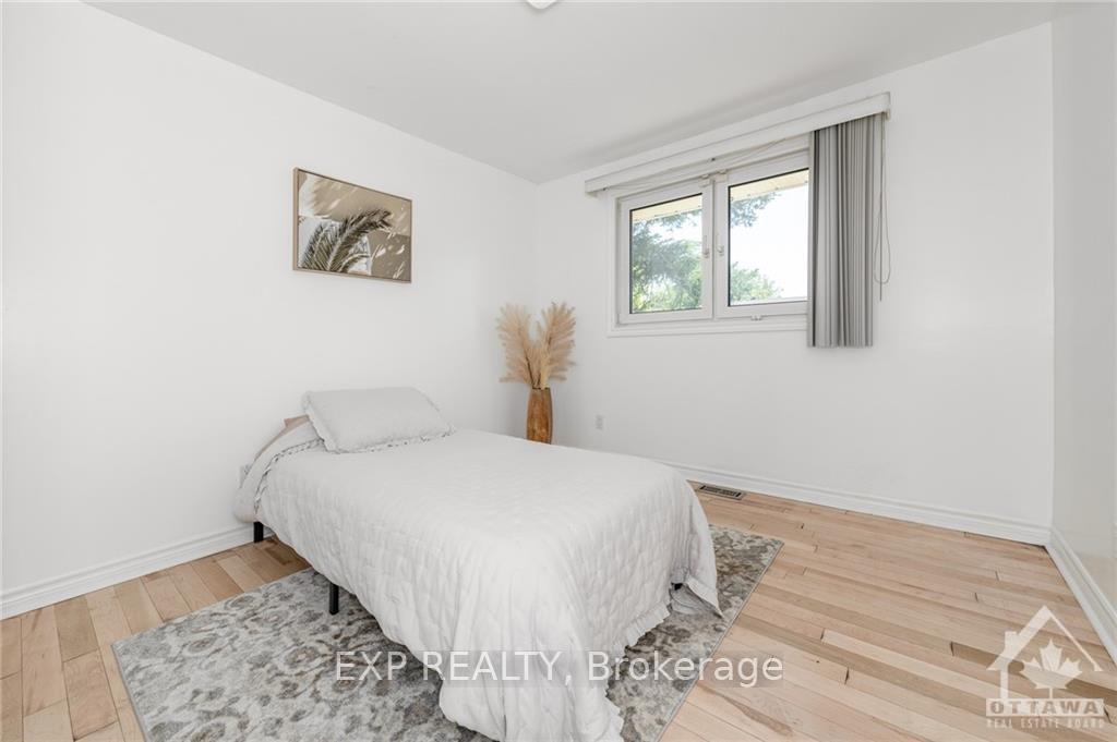 Photo 15 of 25 Oakview Avenue, Ottawa, Meadowlands/Crestview — HOMEH