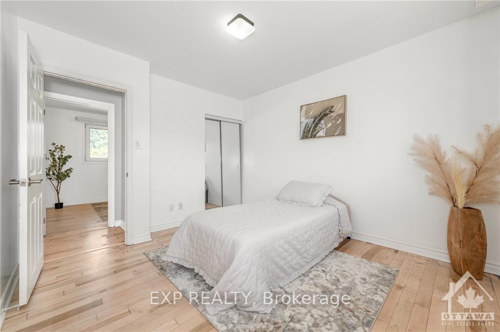 Photo 16 of 25 Oakview Avenue, Ottawa, Meadowlands/Crestview — HOMEH