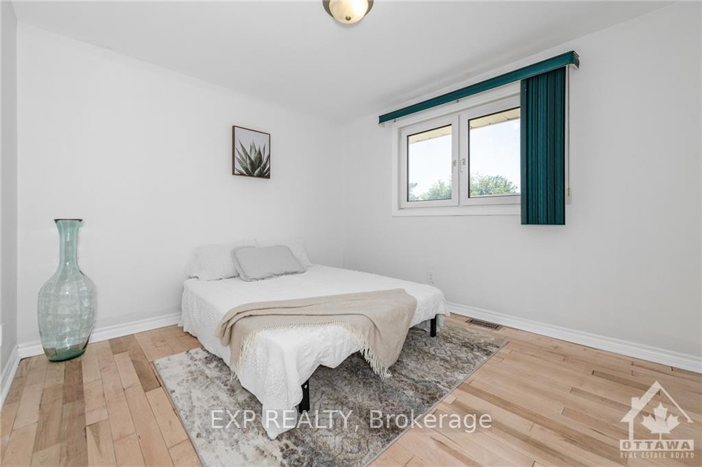 Photo 17 of 25 Oakview Avenue, Ottawa, Meadowlands/Crestview — HOMEH