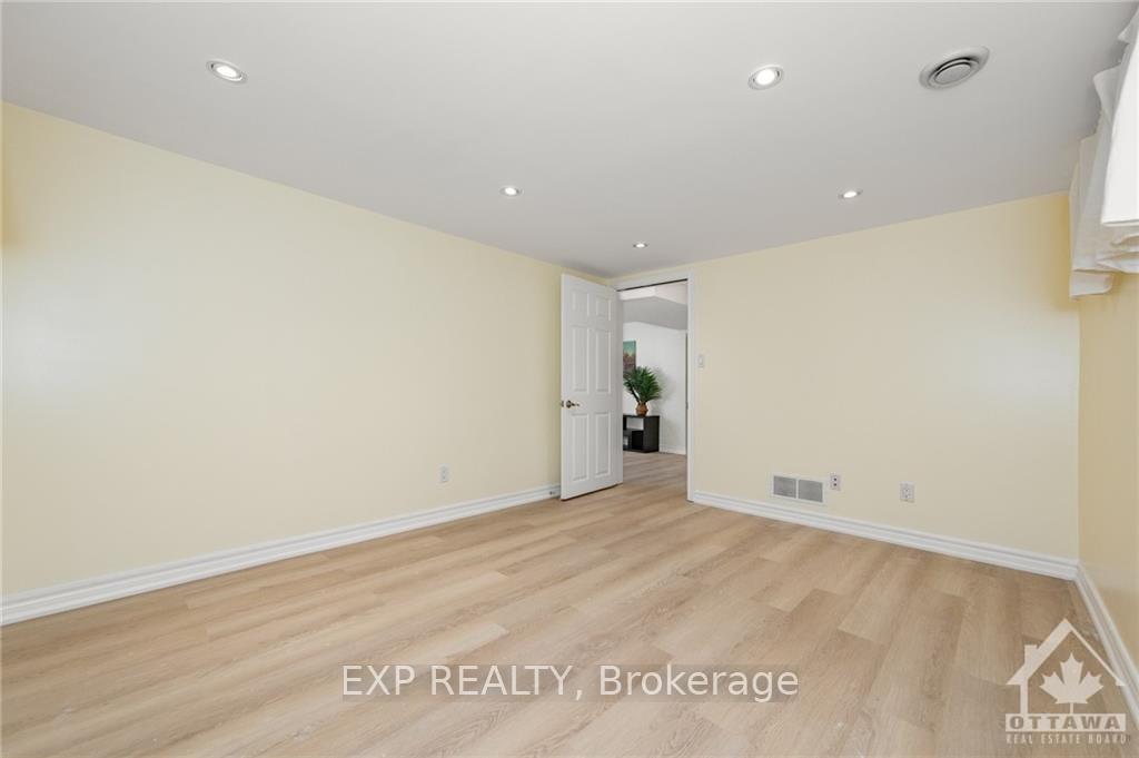 Photo 21 of 25 Oakview Avenue, Ottawa, Meadowlands/Crestview — HOMEH