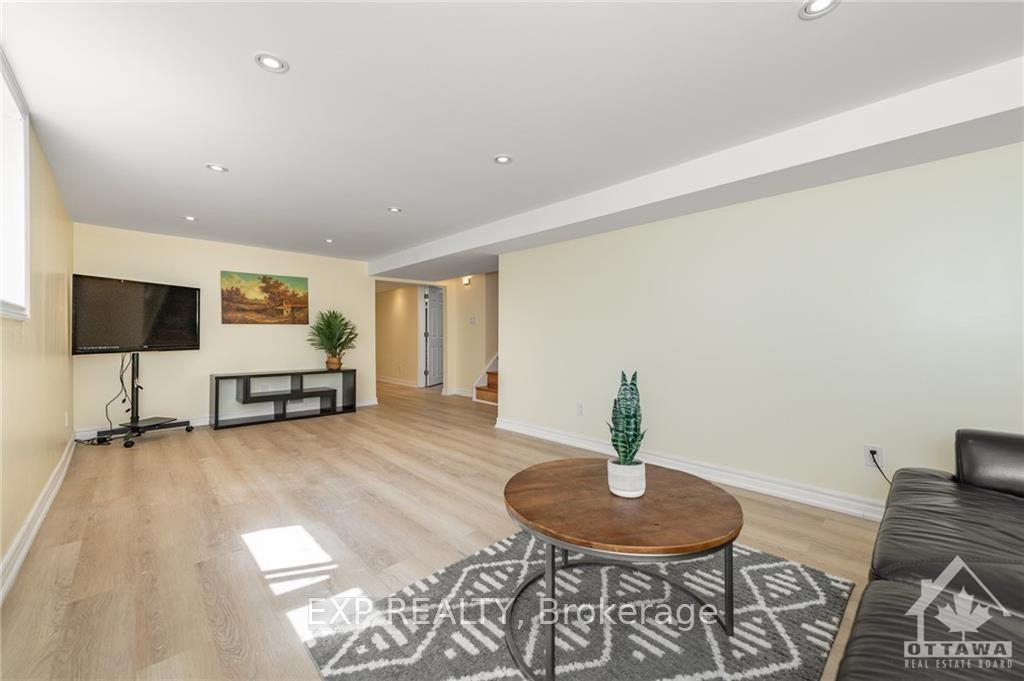 Photo 23 of 25 Oakview Avenue, Ottawa, Meadowlands/Crestview — HOMEH