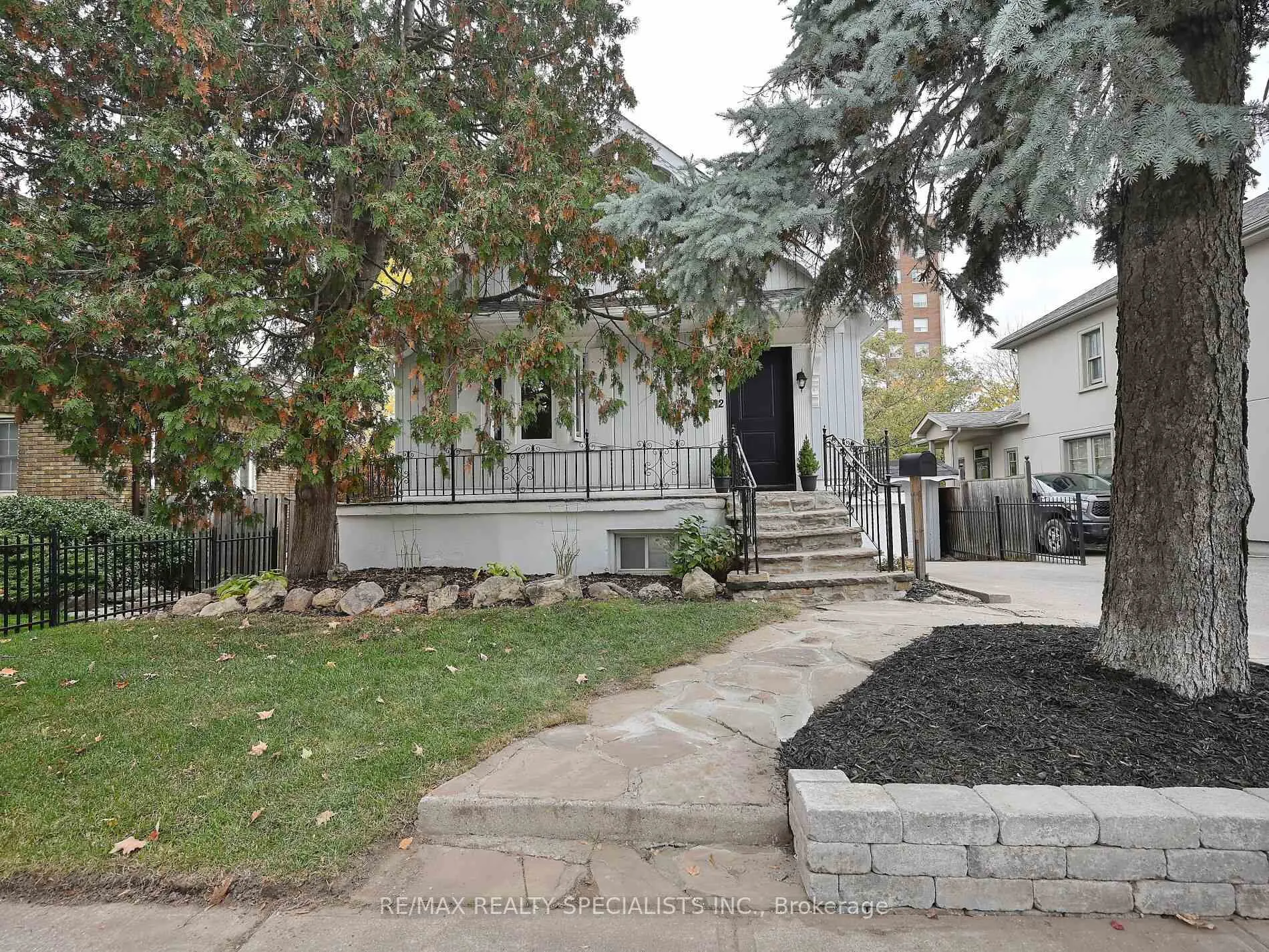 Photo 3 of 12 Elizabeth Street S, Brampton, Downtown Brampton — HOMEH