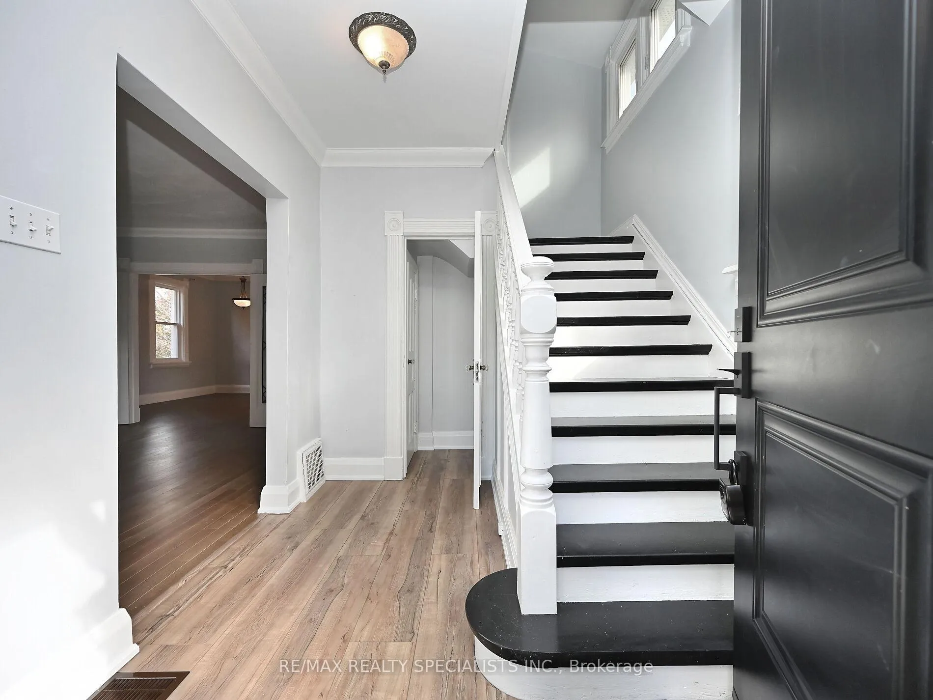 Photo 6 of 12 Elizabeth Street S, Brampton, Downtown Brampton — HOMEH