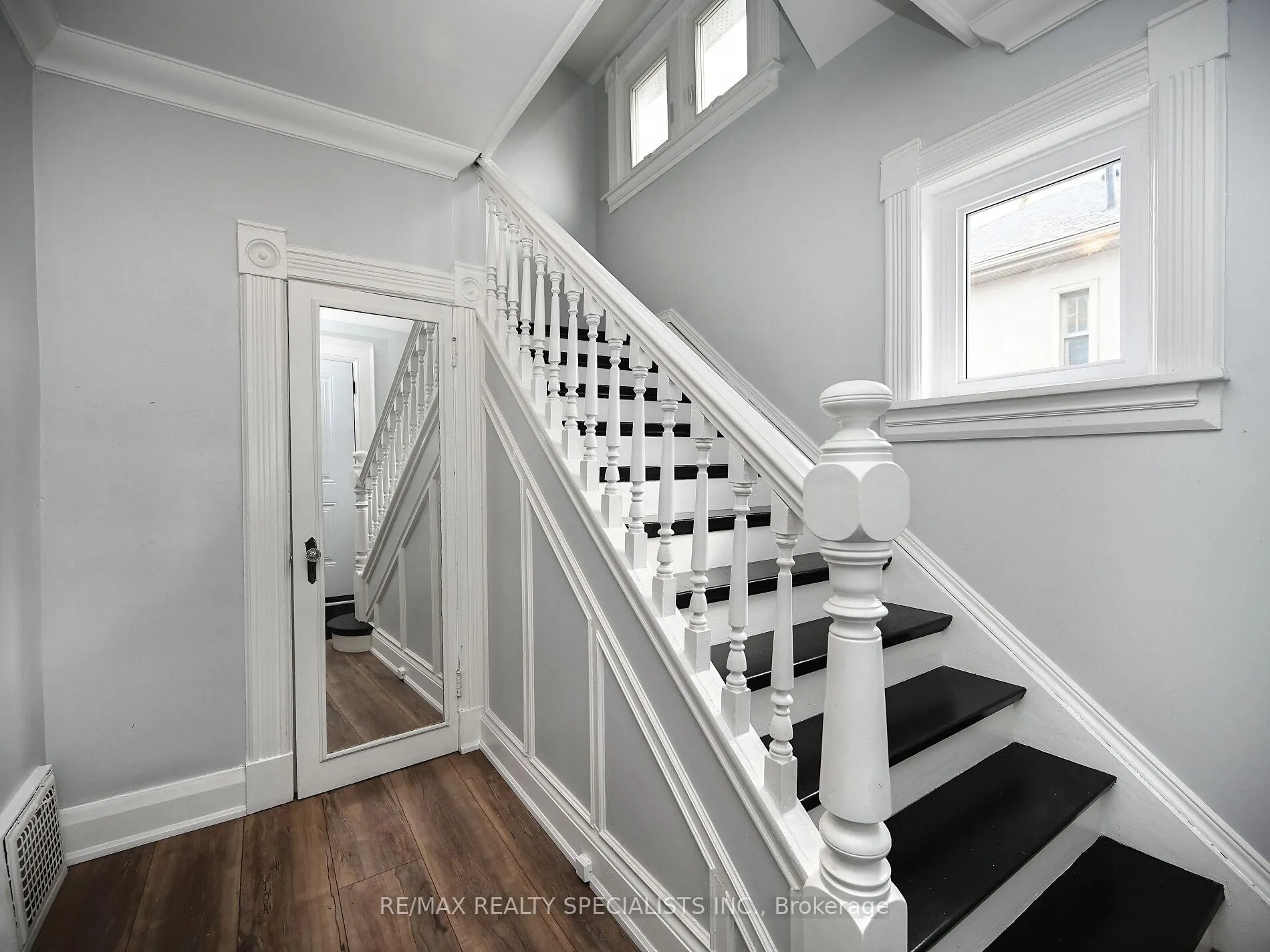 Photo 7 of 12 Elizabeth Street S, Brampton, Downtown Brampton — HOMEH