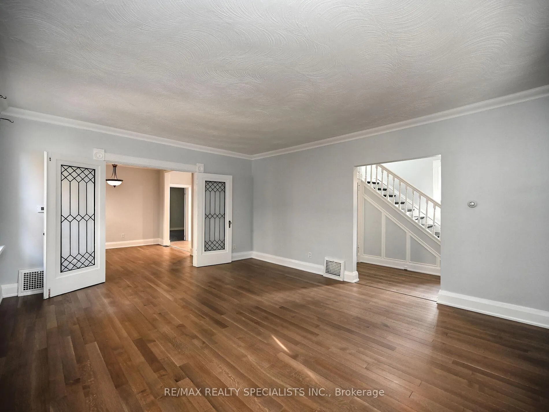 Photo 8 of 12 Elizabeth Street S, Brampton, Downtown Brampton — HOMEH