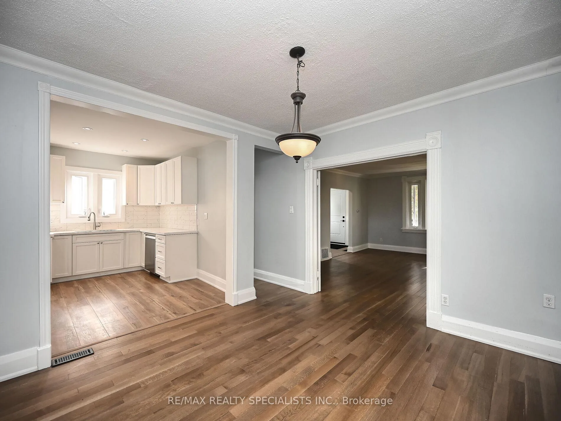 Photo 11 of 12 Elizabeth Street S, Brampton, Downtown Brampton — HOMEH