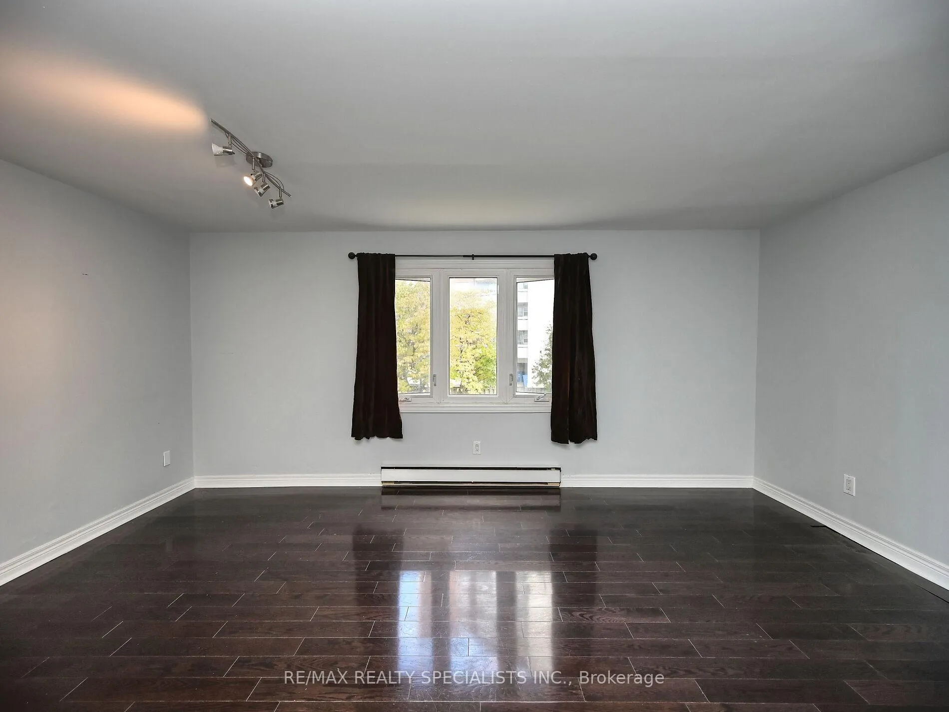 Photo 14 of 12 Elizabeth Street S, Brampton, Downtown Brampton — HOMEH