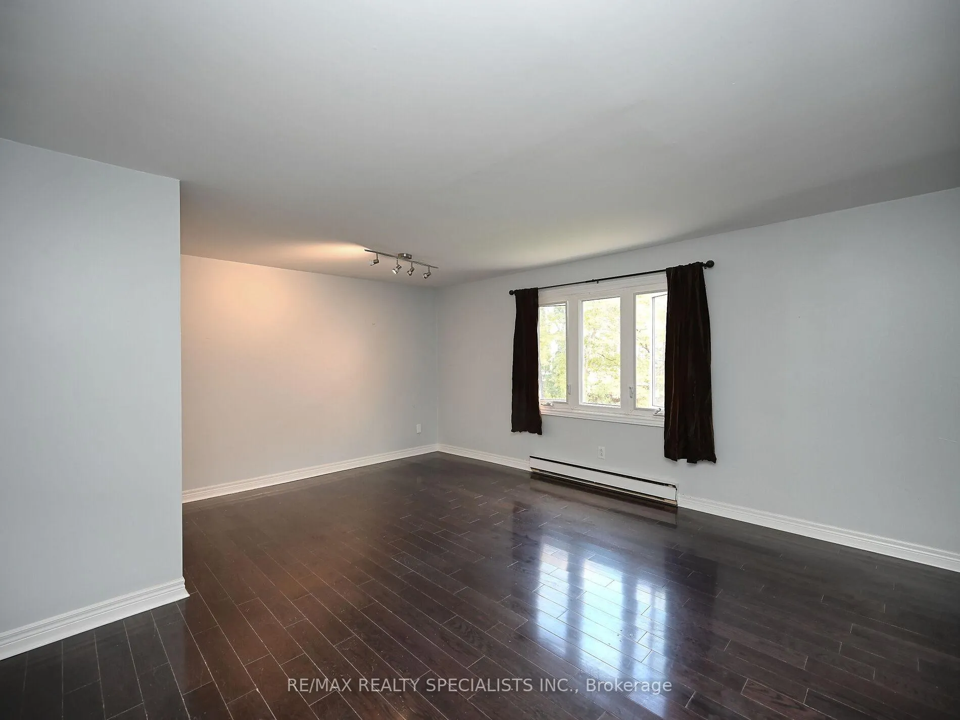 Photo 15 of 12 Elizabeth Street S, Brampton, Downtown Brampton — HOMEH